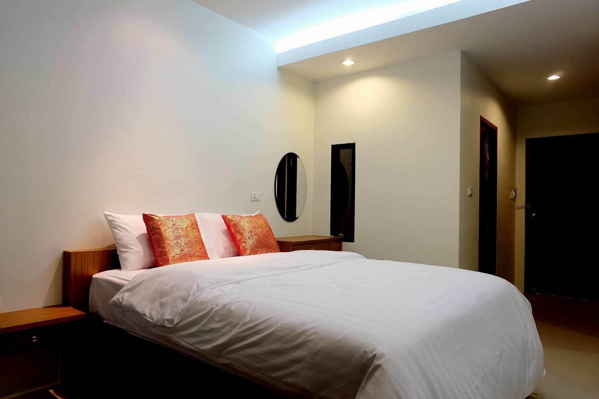 Ocean12 Chic Hotel Phuket Exterior foto